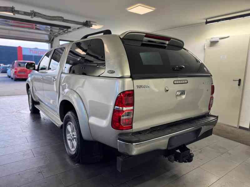 Toyota Hilux 2,5 D4D Life 4x4 nafta 106kw - foto 3