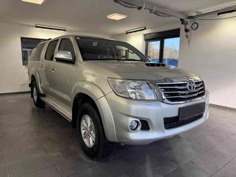 Toyota Hilux 2,5 D4D Life 4x4 nafta 106kw - foto 10