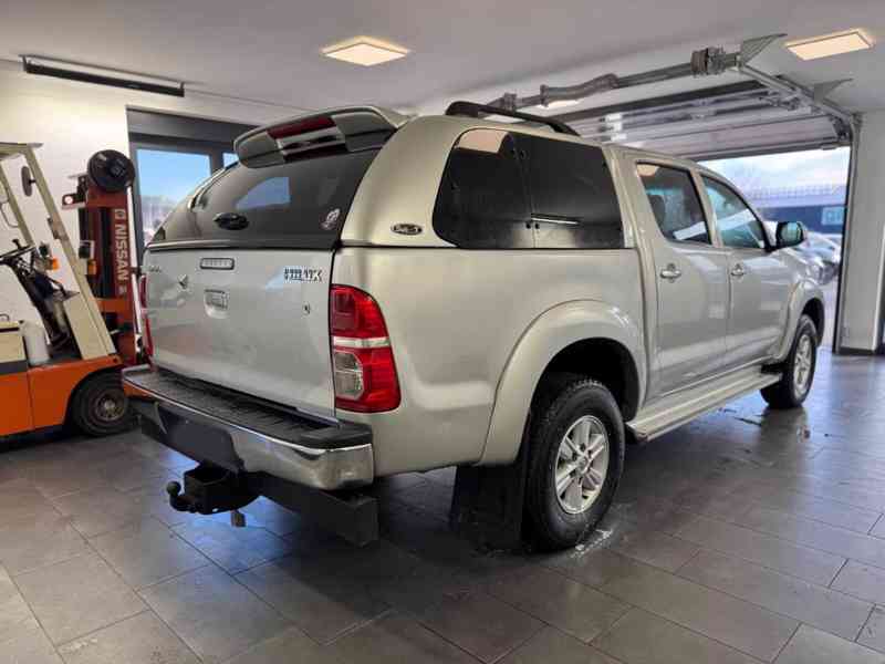 Toyota Hilux 2,5 D4D Life 4x4 nafta 106kw - foto 4
