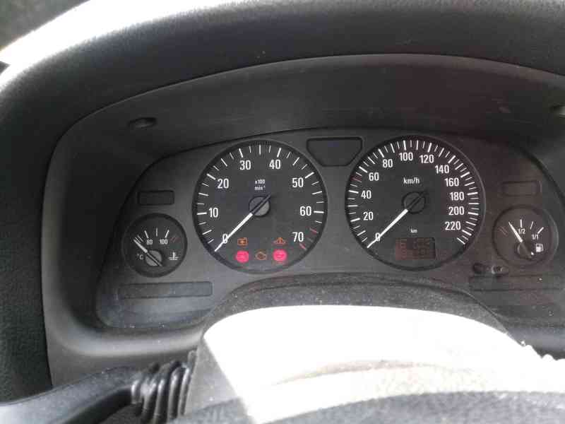 Prodám Opel Astra Caravan 1.6 - foto 8