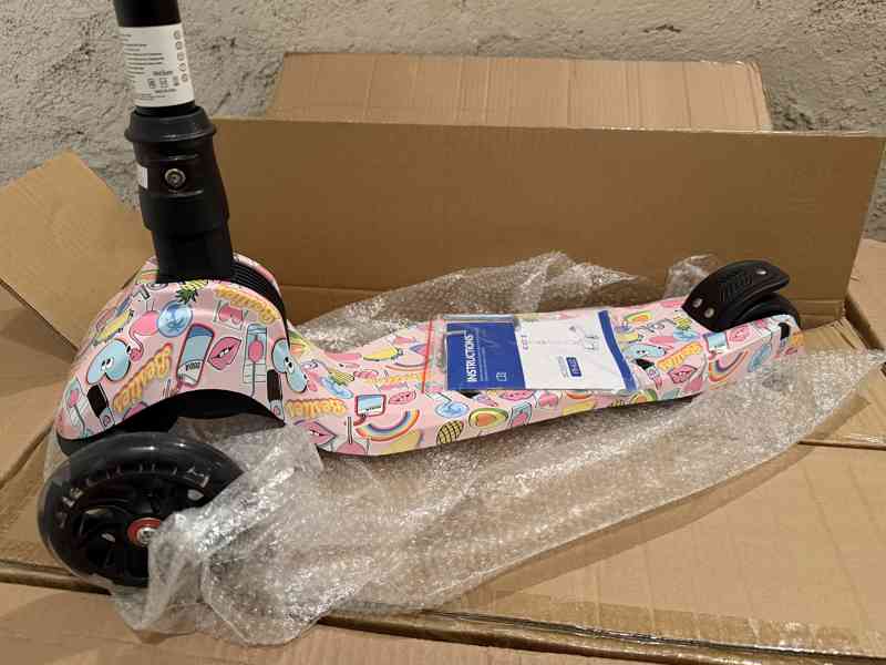 NOVÁ Dětská tříkolová koloběžka – svítící barevné kolečka - foto 8