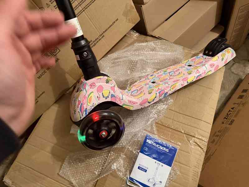 NOVÁ Dětská tříkolová koloběžka – svítící barevné kolečka