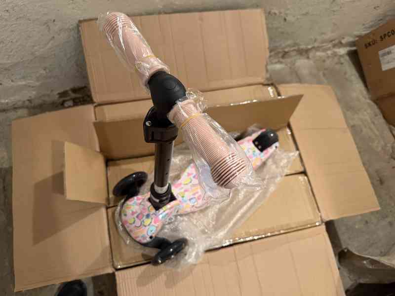 NOVÁ Dětská tříkolová koloběžka – svítící barevné kolečka - foto 9