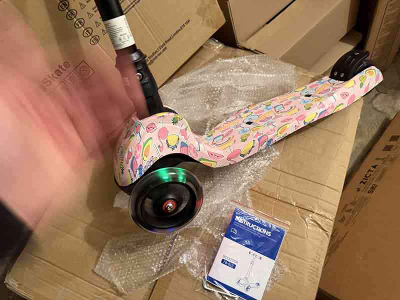 NOVÁ Dětská tříkolová koloběžka – svítící barevné kolečka - foto 2