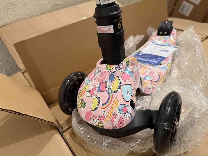 NOVÁ Dětská tříkolová koloběžka – svítící barevné kolečka - foto 7