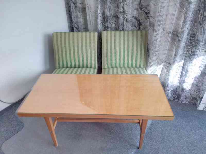 Konferenční stolek s křesly (stolek a dvě křesla)  - foto 1