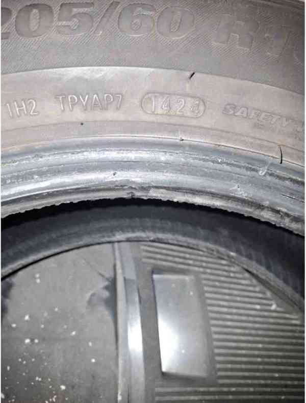  Prodám LEVNĚ téměř nové 4x pneu Kumho Ecsta PS71 205/60 R16 - foto 1