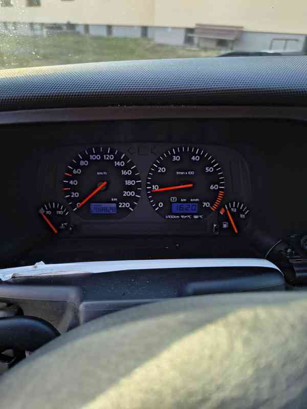 VW Golf 4 (3,5) Cabrio 2.0 85kw manuál - foto 7