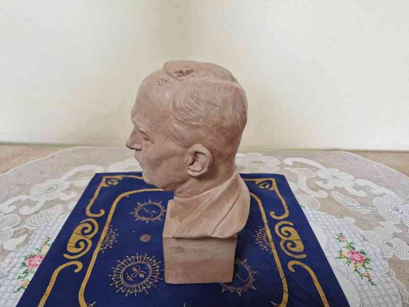 Busta Beneš Břetislav Benda - foto 6