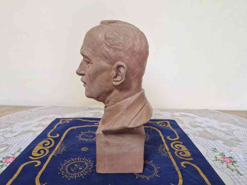 Busta Beneš Břetislav Benda - foto 4