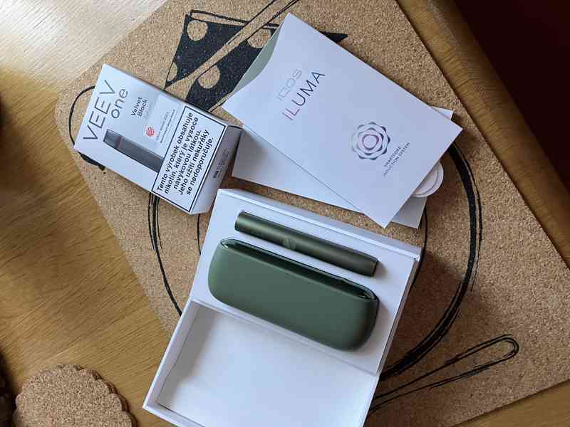 IQOS ILUMA sada Moss Green. Originál balení s nabíječkou. ja