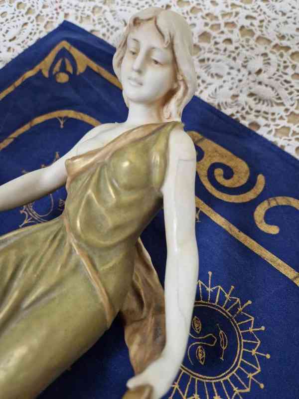 Krásná secesní porcelánová plastika Dívka Akt Royal Dux - foto 11