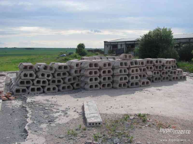 Železobetonové nosníky se škvárobetonovými  vložkami - foto 1