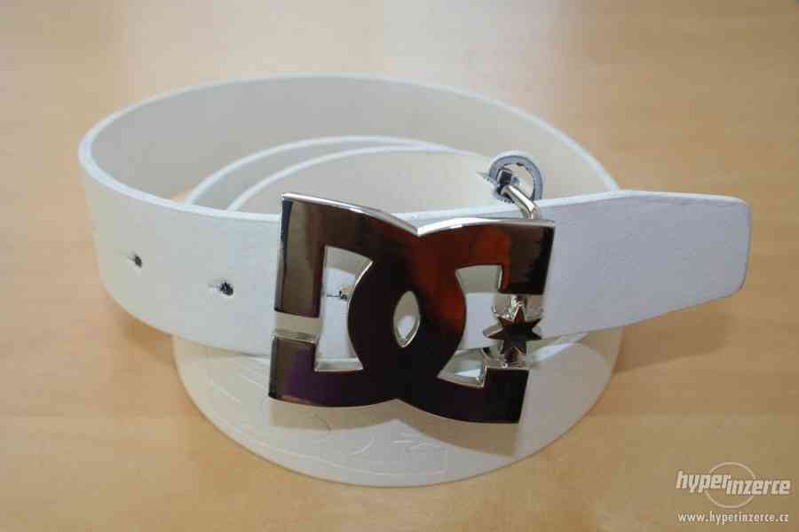 DC Shoes pásek černý, bílý AKCE - foto 2