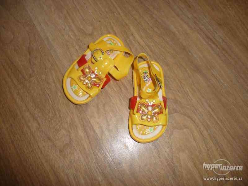 Gumové sandálky-botky vel.19 - foto 1