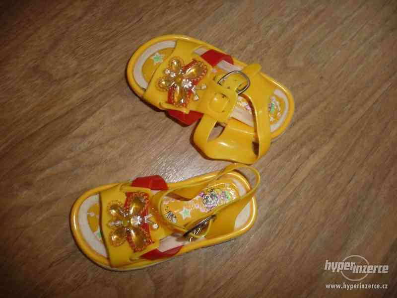 Gumové sandálky-botky vel.19 - foto 2