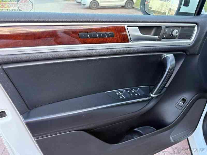 Volkswagen Touareg 3,0 - foto 12