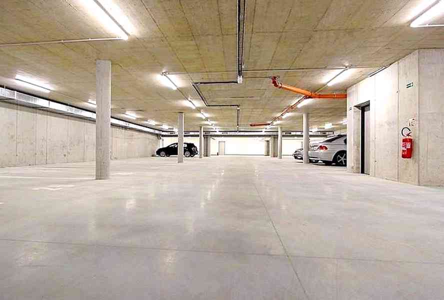 Prodám KRYTÉ GARÁŽOVÉ STÁNÍ ve Slavkově u Brna, Zelnice II.  - foto 2