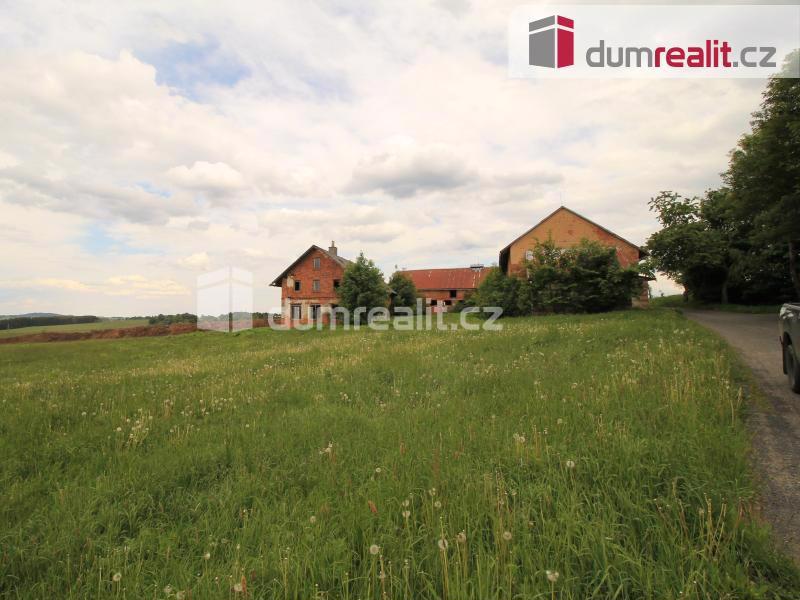 Bývalá zemědělská usedlost s velkým pozemkem určená k rekonstrukci v obci Beranovka nedaleko Teplé - foto 20