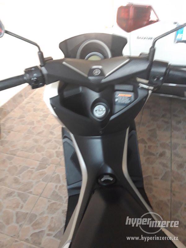 skůtr Yamaha NMAX 125 - foto 1