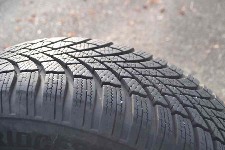 Š.Fabia IV/VW Polo. S.Ibiza -NOVÁ zimní ALU sada 185/65R15 - foto 12