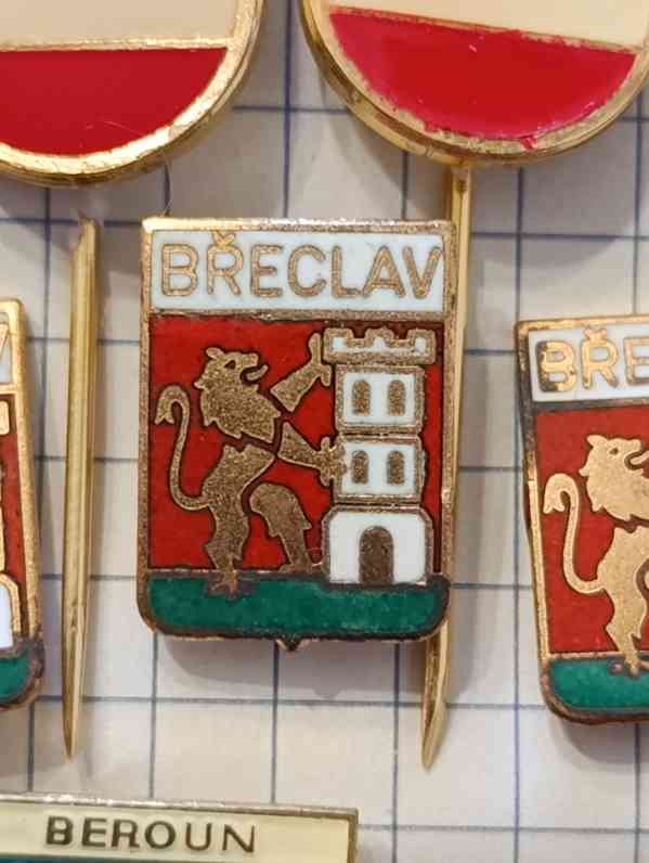 Retro odznaky heraldické znaky českých a slovenských měst - foto 10