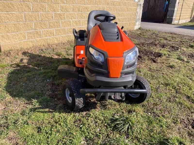 Zahradní traktor Husqvarna YTH 184 T - foto 5