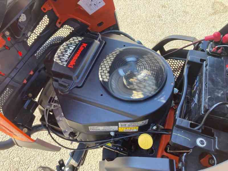 Zahradní traktor Husqvarna YTH 184 T - foto 6