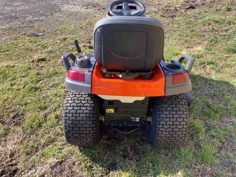 Zahradní traktor Husqvarna YTH 184 T - foto 4