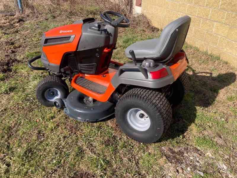Zahradní traktor Husqvarna YTH 184 T - foto 2