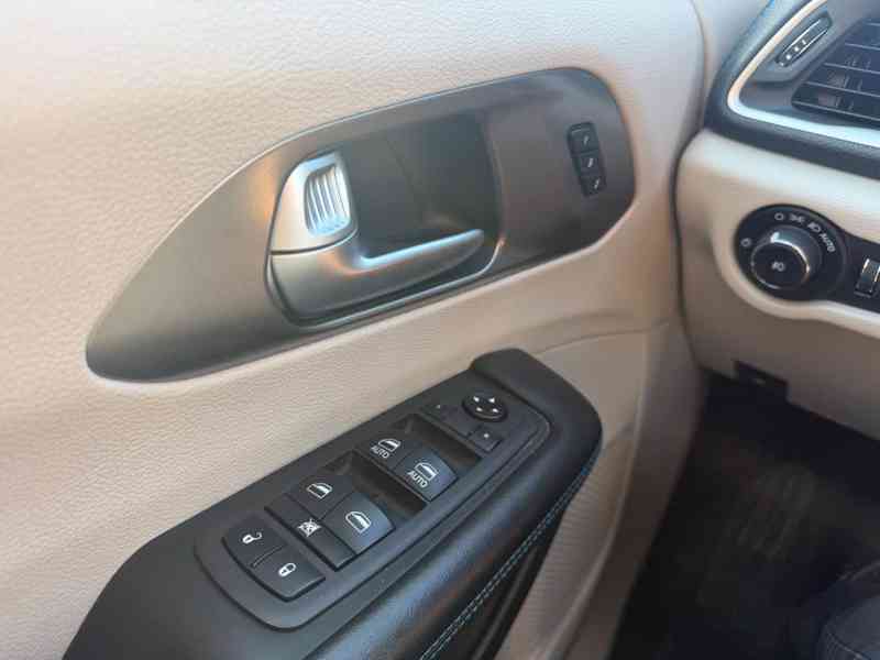 Chrysler Pacifica 3,6 RU Radar New Model DVD 2021 - foto 19
