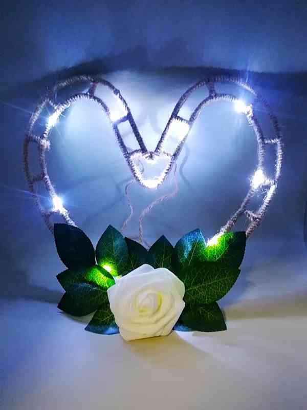 Malé srdce s pěnovými růžemi (Bílé) - Svítící  - foto 1