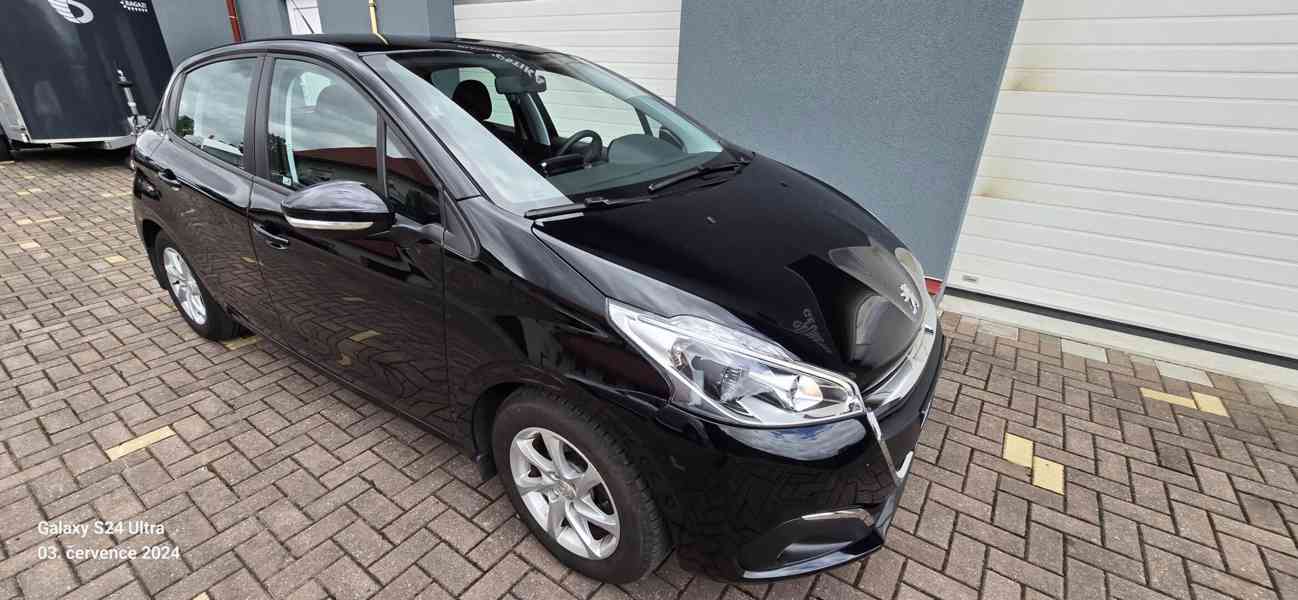 Peugeot 208 1,2 VTi PureTech najeto pouhých 22.000 km - foto 11