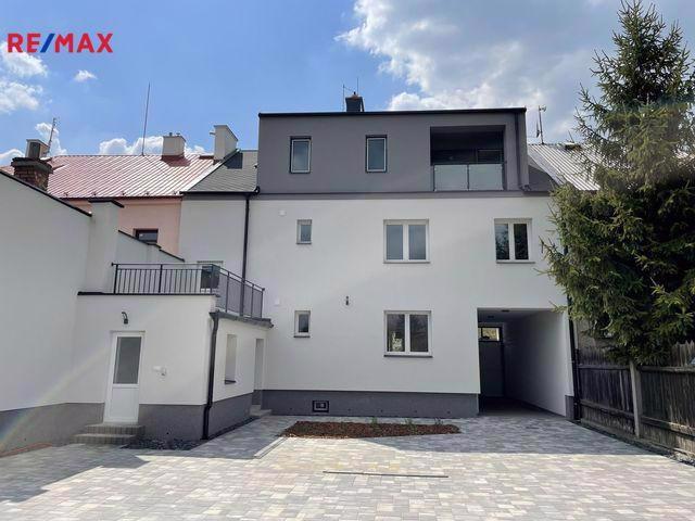 Nový podkrovní byt 3+kk s prosklenou lodžií, parkovacím stáním a zahradou, Staškova, Olomouc-Holice - foto 2