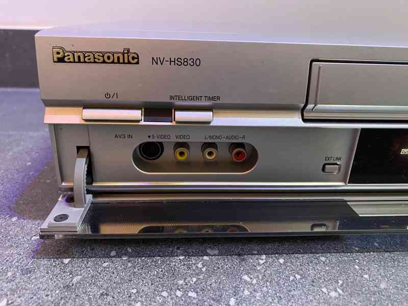 S-VHS-ET videorekordér Panasonic NV-HS830 v TOP stavu - foto 2