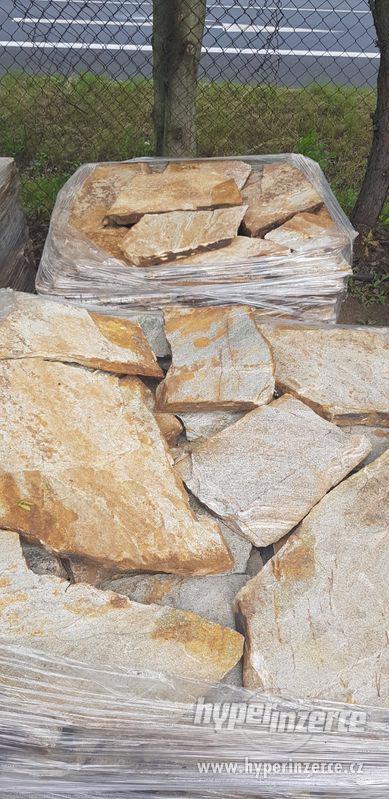 Kamenná dlažba šlapáky béžová-přírodní kámen - foto 2