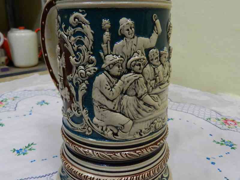 Krásný starý obří bohatě zdobený keramický Korbel Andělíčci - foto 7