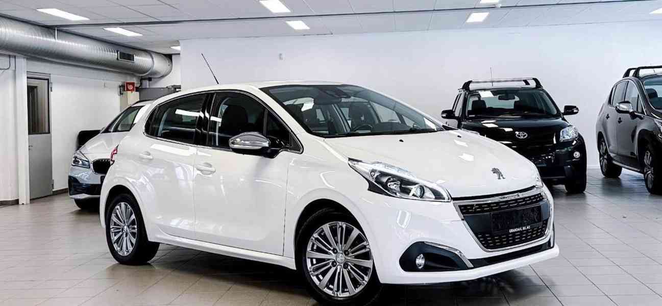 CENA: 126 610,50 Kč (5.000 €) Peugeot 208 