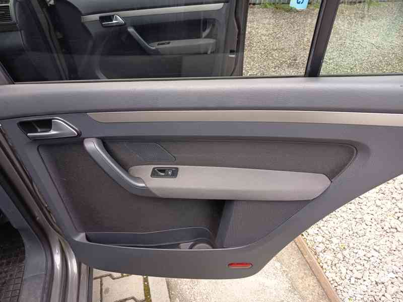 Volkswagen Touran 1,4TSI Comfortline 103kw - foto 17