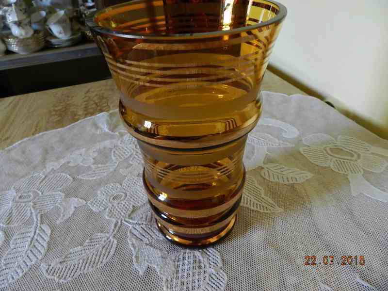 Krásná žlutá skleněná váza - foto 2