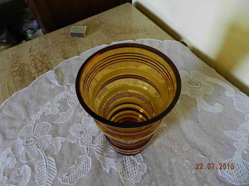 Krásná žlutá skleněná váza - foto 6