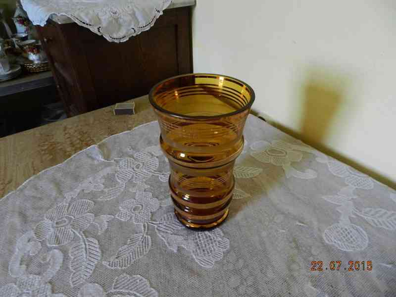 Krásná žlutá skleněná váza - foto 8