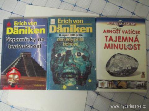 3 Knihy ZÁHADOLOGIE -- 2x DANIKEN, 1x VAŠÍČEK, pův.750 Kč !! - foto 1