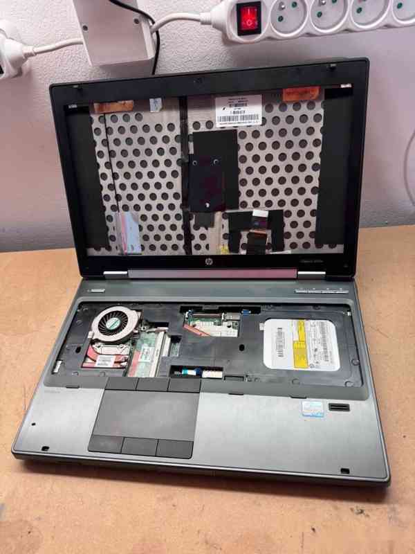 Predám pokazený notebook na náhradné diely zn.HP 8570w - foto 2