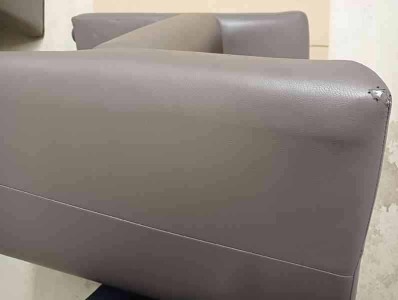 2x hnědá koženková křesla... - foto 6