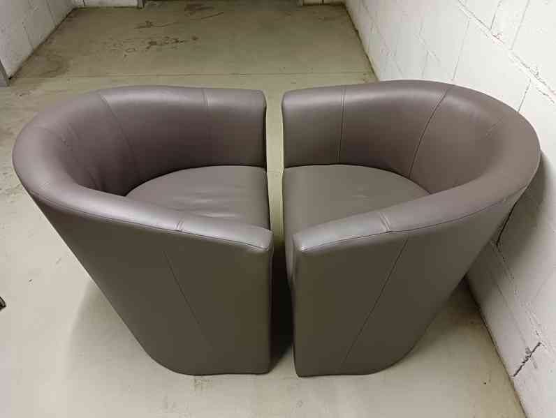 2x hnědá koženková křesla... - foto 2