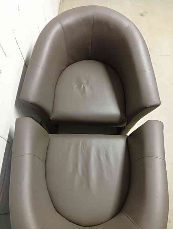 2x hnědá koženková křesla... - foto 4