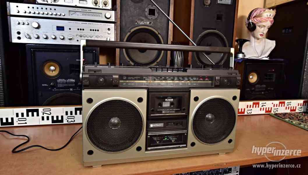 HITACHI TRK-8200E Radiomagnetofon 51cm Japonsko 1981