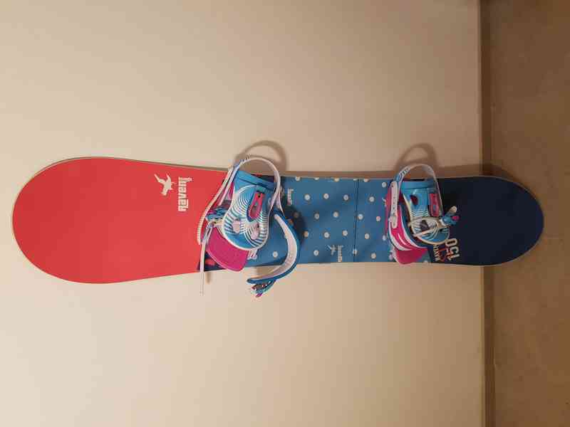 Dívčí snowboard značky RAVEN + boty RAVEN - foto 1