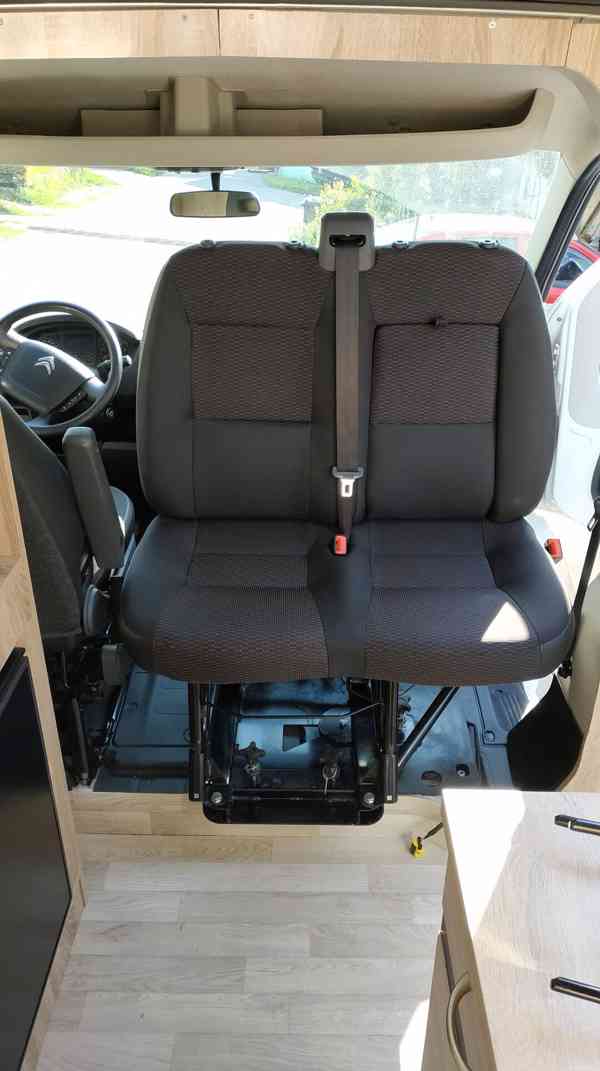 Prodám obytnou dodávku Citroen Jumper - foto 8